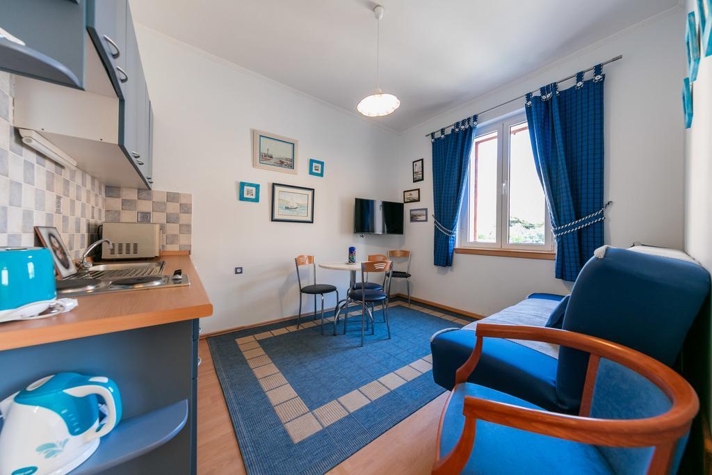 Apartments Kastelani Komiza Bagian luar foto