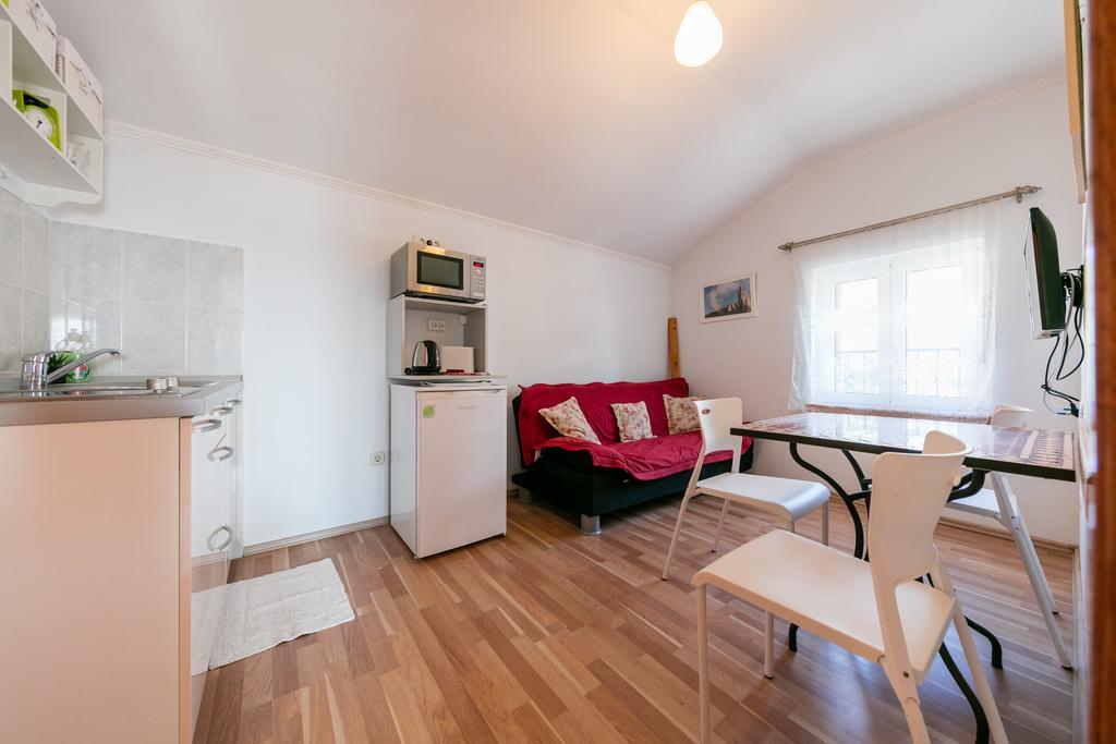 Apartments Kastelani Komiza Bagian luar foto