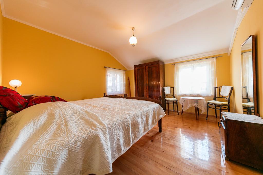 Apartments Kastelani Komiza Bagian luar foto