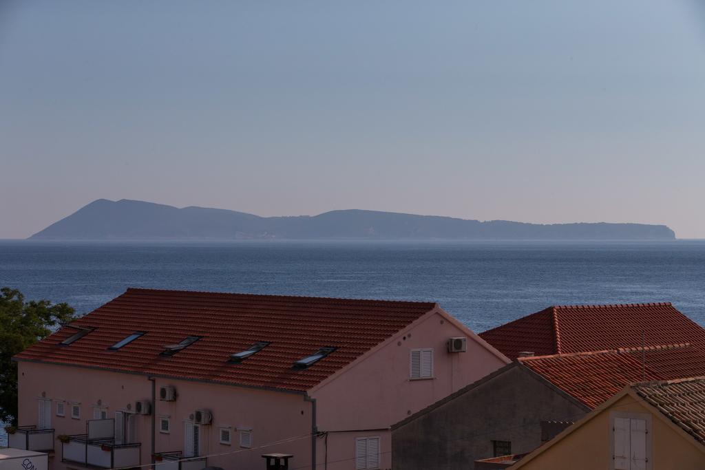 Apartments Kastelani Komiza Bagian luar foto
