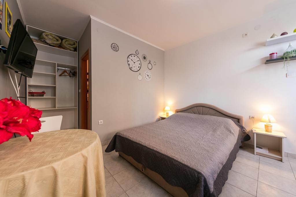 Apartments Kastelani Komiza Bagian luar foto