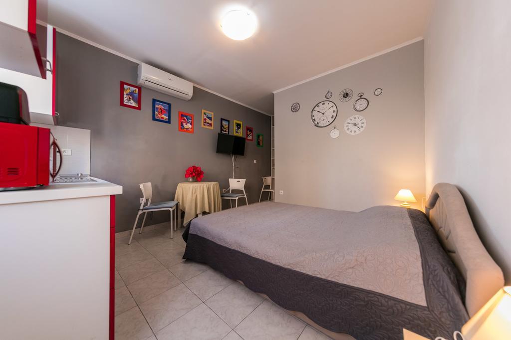Apartments Kastelani Komiza Bagian luar foto