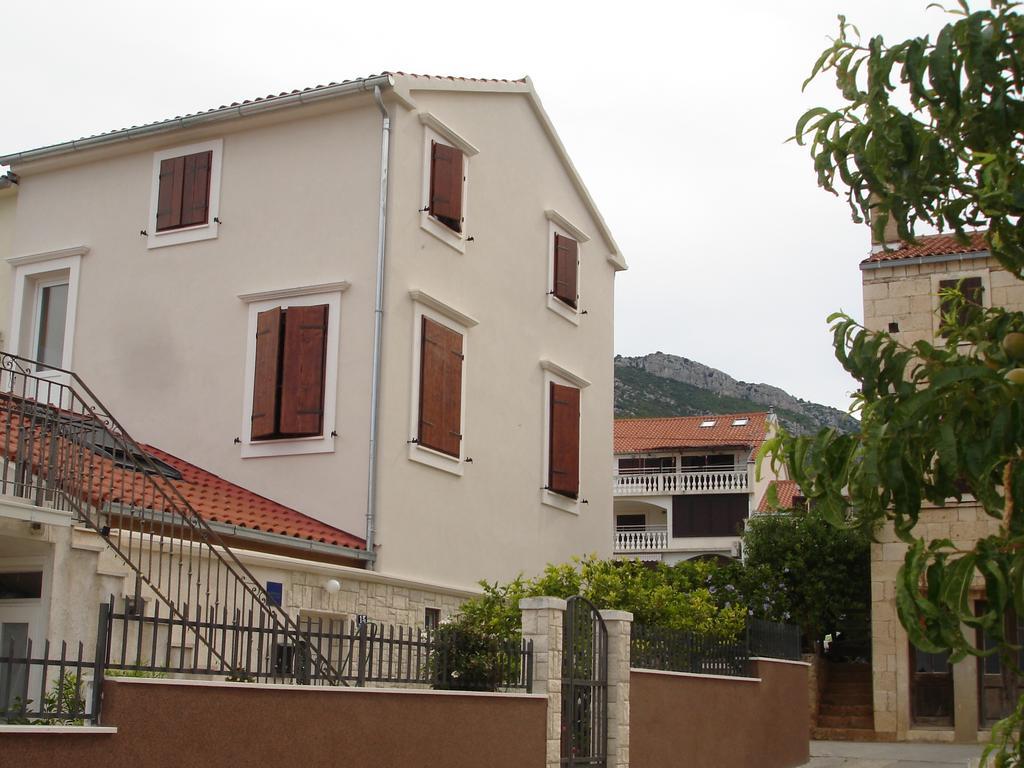 Apartments Kastelani Komiza Bagian luar foto